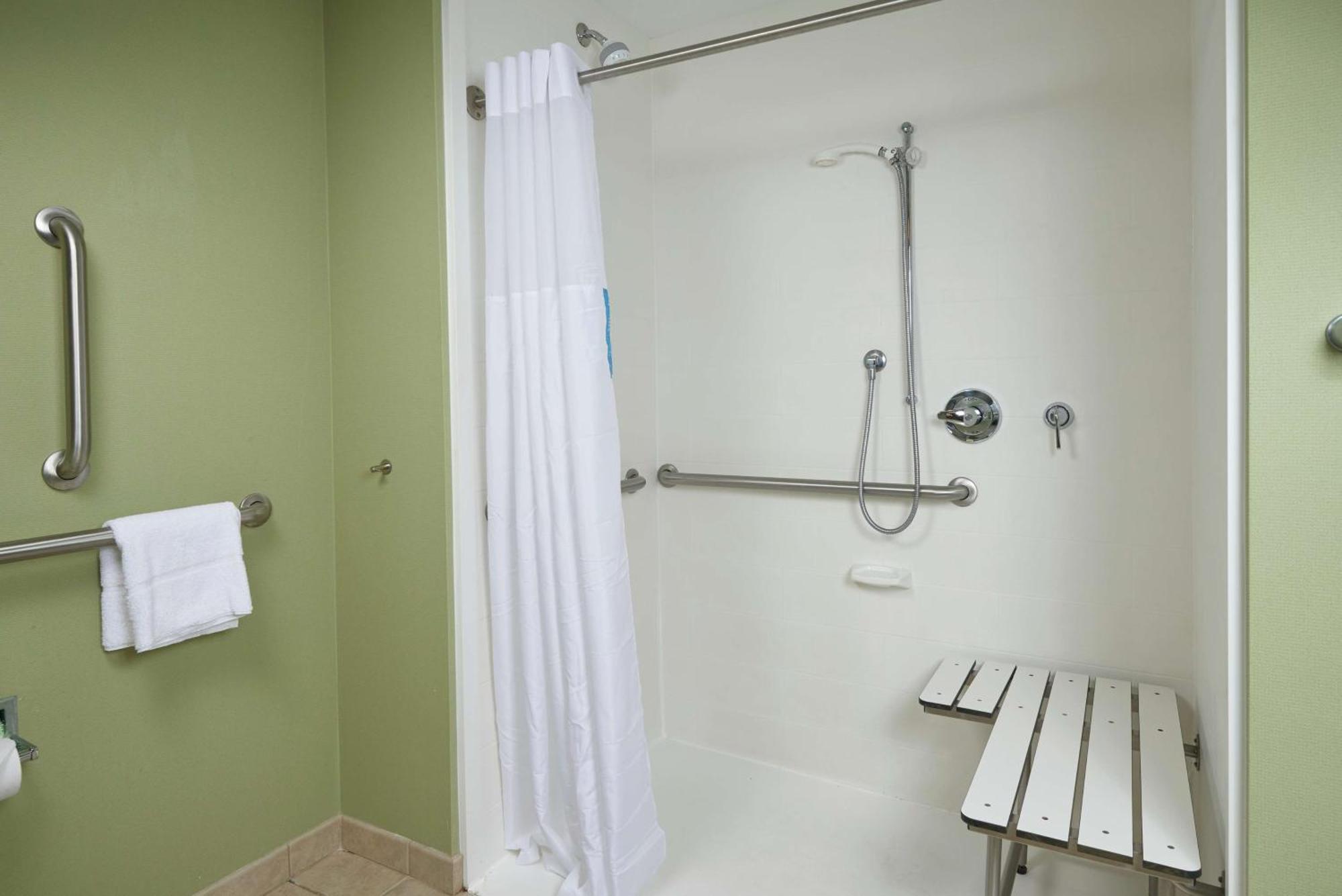 Hampton Inn Bermuda Run / Advance Luaran gambar